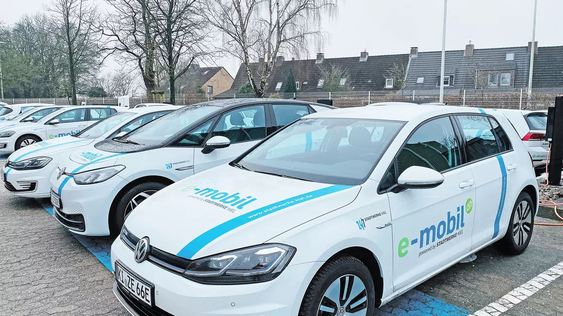 Mittlerweile fahren über 50 Prozent der PKW der Stadtwerke Kiel elektrisch. In den kommenden Jahren soll der komplette PKW-Fuhrpark e-mobil unterwegs sein.