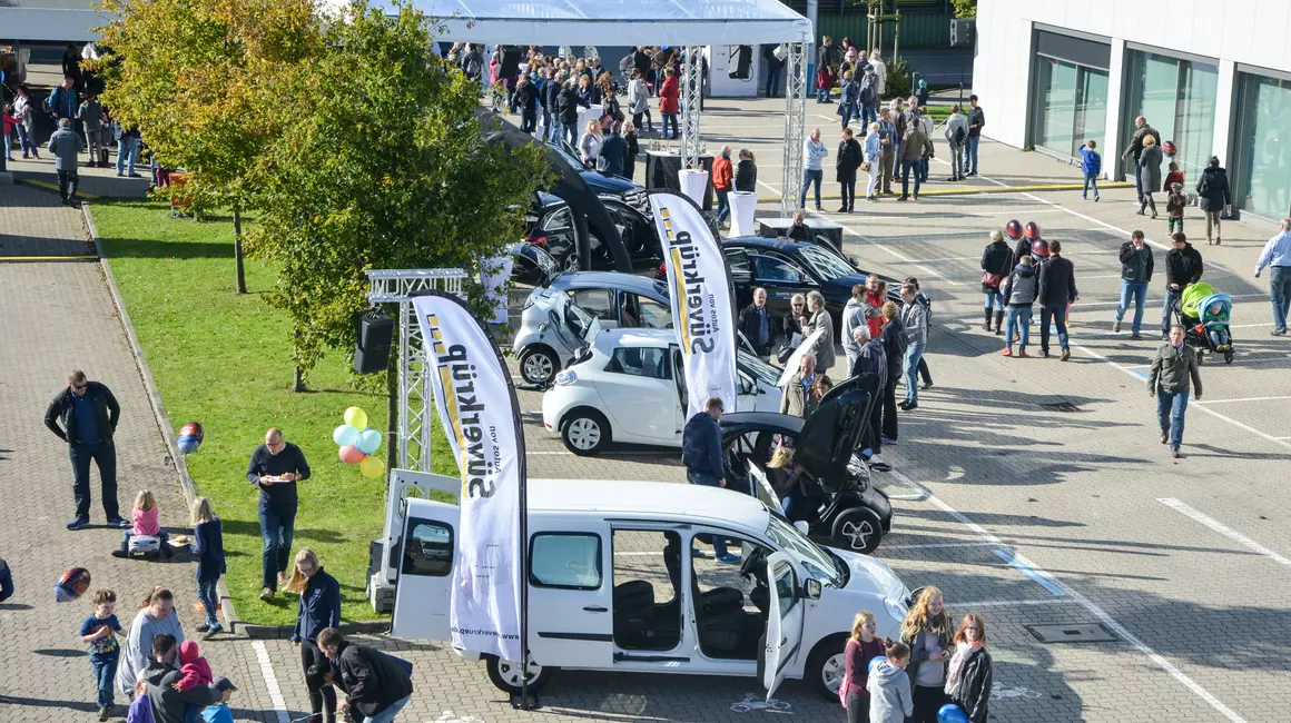 Bereits im Oktober 2017 veranstalteten die Stadtwerke Kiel einen Mobilitätstag für Mitarbeiter, deren Familien und Freunde auf dem Betriebsgelände.